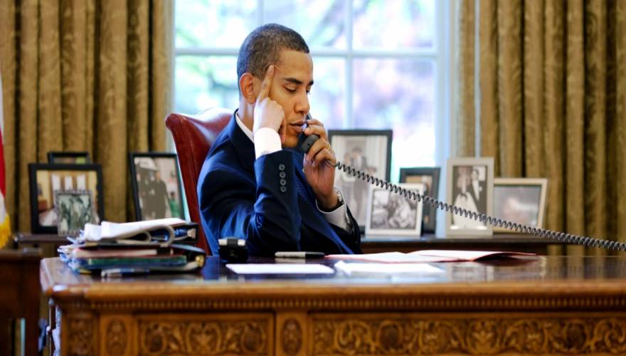 Barack_Obama_talks_on_the_phone_2009-05-06