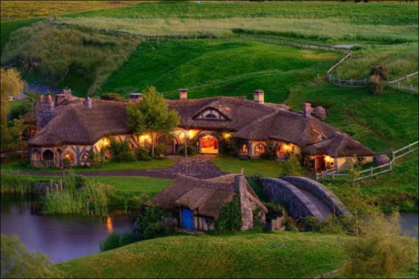 Hobbiton-Green-Dragon-Pub-New-Zealand-600x400