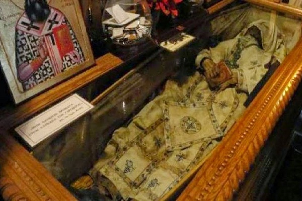 Άφθαρτο το σκήνωμα του Οσίου Βησσαρίωνα 24 χρόνια μετά την κοίμησή του (ΦΩΤΟ+ΒΙΝΤΕΟ)