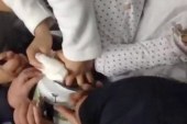 Βίντεο: Παιδί 1,5 ετών σφήνωσε το κεφάλι του σε …