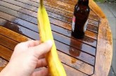 Δείτε πώς μπορείτε να ανοίξετε ένα μπουκάλι μπύρα με μπανάνα! (VIDEO)