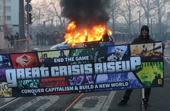 Οργή λαού κατά της λιτότητας και των… Δίδυμων Πύργων της ΕΚΤ στη Φρανκφούρτη – Επεισόδια, φωτιές, πετροπόλεμος και συλλήψεις – LIVE ΕΙΚΟΝΑ