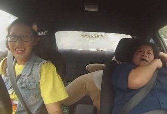 Απίστευτη φάρσα: Οδηγός αγώνων παριστάνει την καθηγήτρια οδήγησης [βίντεο]
