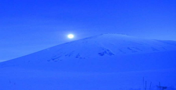 the-smell-was-nauseating-but-the-view-was-not-the-moon-over-the-glacial-mountains-700x360