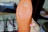 ΠΡΟΣΟΧΗ: Κινέζικα παπούτσια με σταυρό στις σόλες [photos]