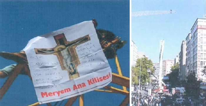 Τούρκος ανέβηκε σε γερανό στην κεντρική πλατεία της Άγκυρας για να διαμαρτυρηθεί για την καταπίεση των Χριστιανών στην Τουρκία