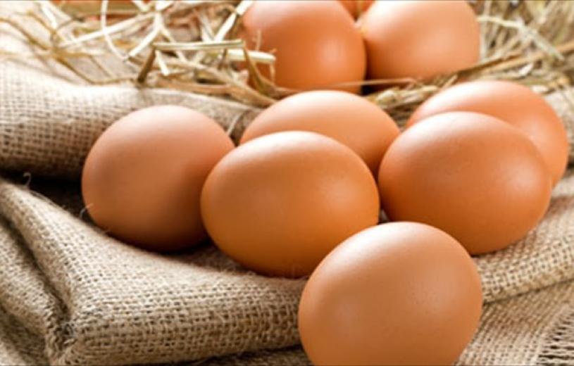 Ένα τέχνασμα για να ξεφλουδίζετε εύκολα τα βρασμένα αυγά!