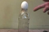 Απίστευτο κόλπο! Πως να βάλεις ένα αυγό μέσα στο μπουκάλι! (VIDEO)
