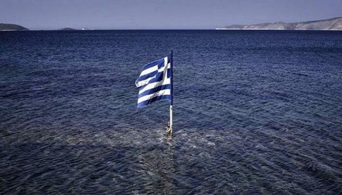 ελληνικη σημαια θαλασσα